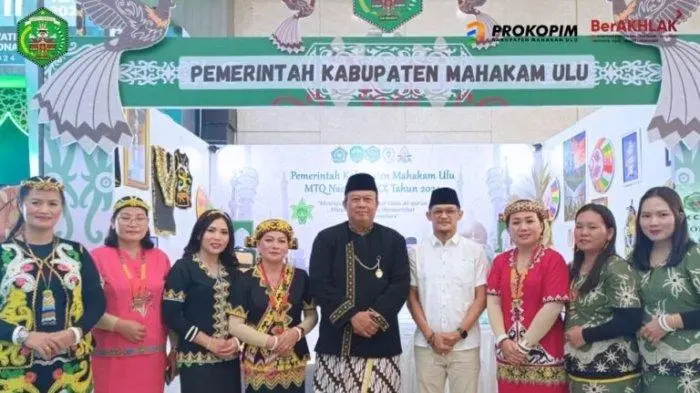 Kabupaten Mahakam Ulu Meriahkan Pawai Ta’aruf MTQ Nasional ke-30 dengan Mobil Hias Speedboat
