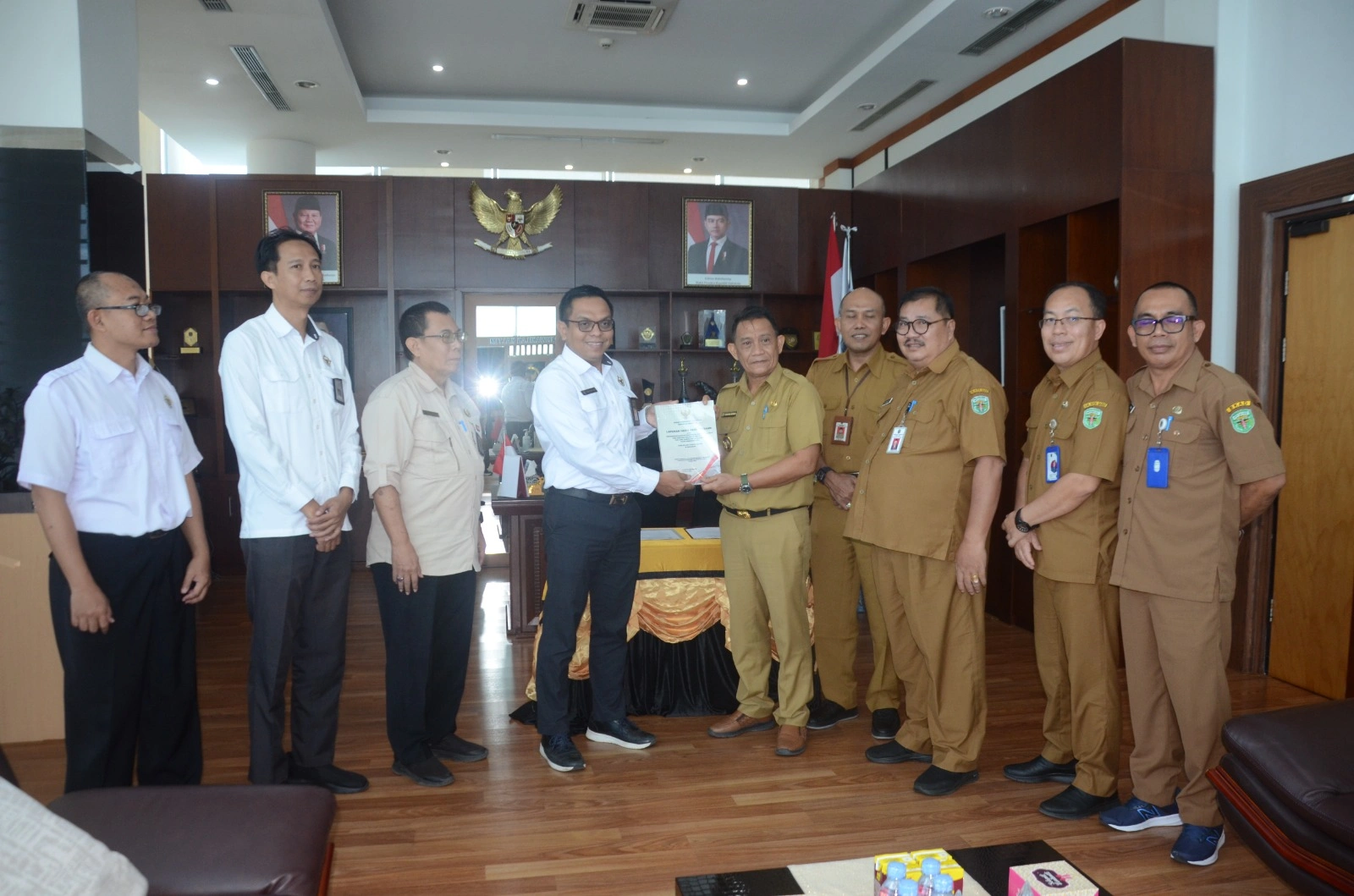 BPK RI Serahkan Laporan Banparpol 2024: Kutai Barat Terima Hasil Audit dengan Catatan Tanggung Jawab Transparan BPK RI Serahkan Laporan Banparpol 2024: Kutai Barat Terima Hasil Audit dengan Catatan Tanggung Jawab Transparan
