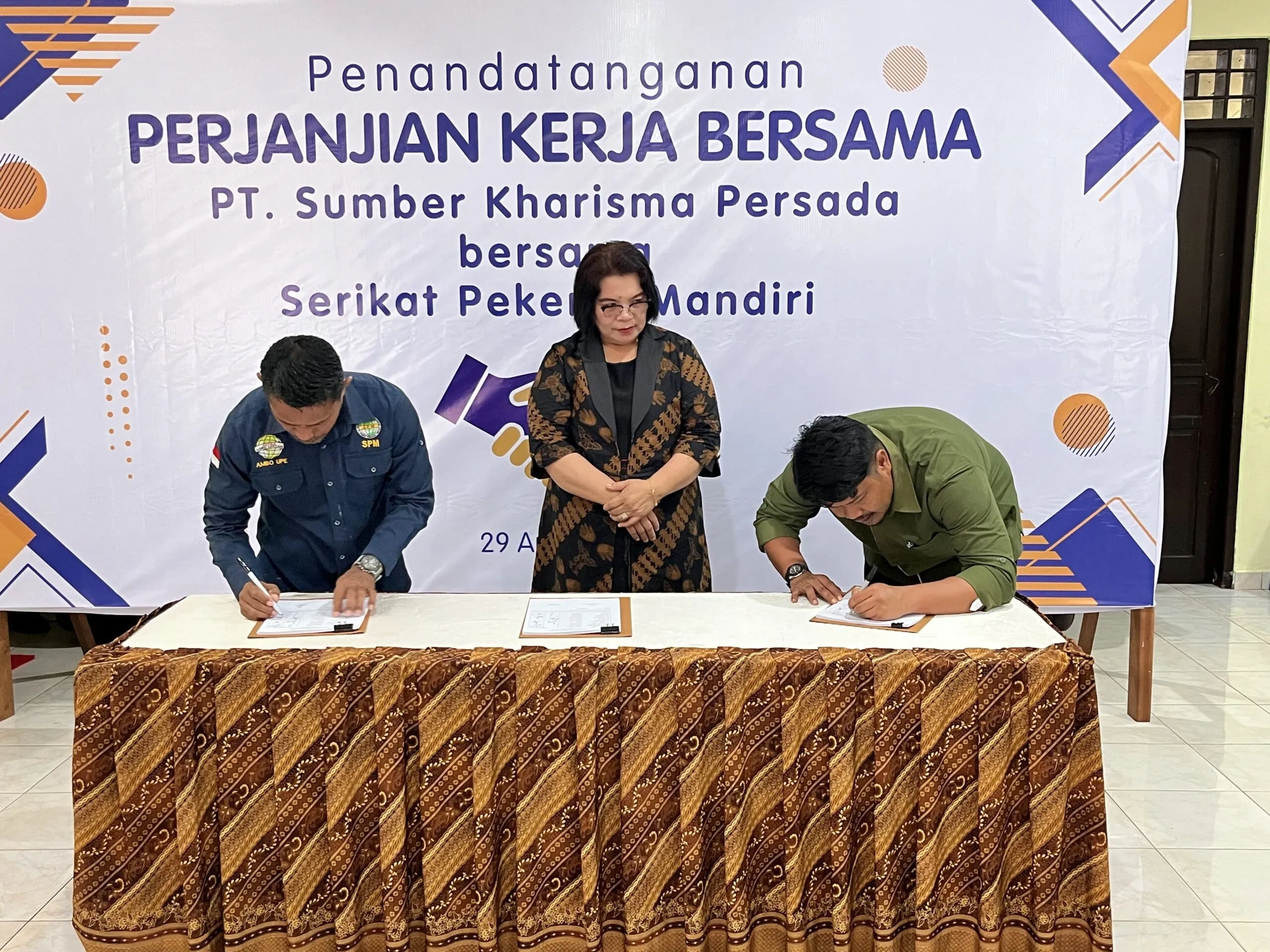 188 Calon Jemaah Haji Kutim Dilepas Menuju Tanah Suci 188 Calon Jemaah Haji Kutim Dilepas Menuju Tanah Suci