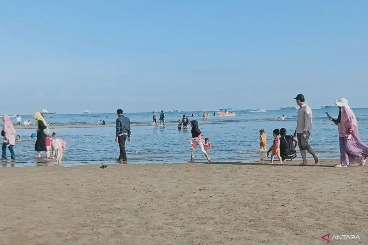 Waspada Cuaca Ekstrem! Gelombang Tinggi Ancam Wisata Pantai Penajam Paser Utara hingga Oktober