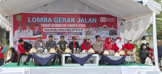 Meriahkan HUT ke-80 RI, Kutim Kobarkan Semangat Kebangsaan Lewat Gerak Jalan & Lomba Tumpeng