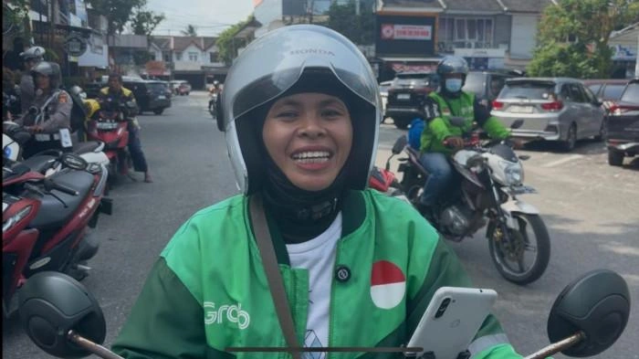 Ojol Balikpapan Dapat Berkah Beras dari Polresta Lewat Program Jumat Curhat