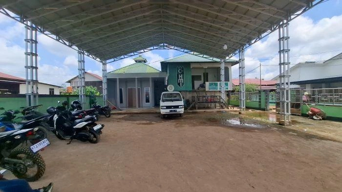 Aksi Aliansi Kutim Melawan Diawali Salat Gaib di Depan Kantor Bappeda Kutim