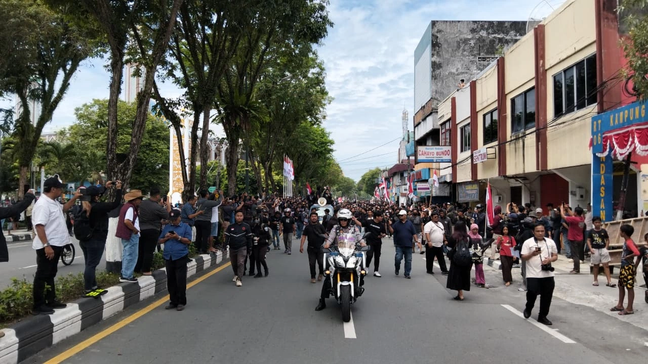 Ratusan Massa Bergerak ke DPRD dan Kantor Wali Kota Balikpapan, Toko Tutup Sejak Pagi